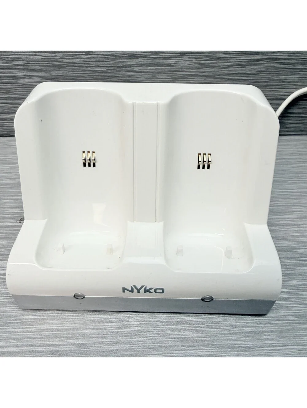 Nyko #87000-A50 Charge Station for Nintendo Wii Controllers - Tested